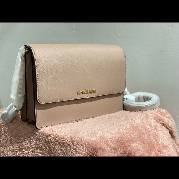 MICHAEL KORS Daniela Large Saffiano Leather Crossbody Bag - Picture 2 of 7